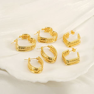 Nouveau arrivage de boucles d'oreilles <span class=keywords><strong>créoles</strong></span> délicates en acier inoxydable plaqué <span class=keywords><strong>or</strong></span> avec chaîne en forme de cœur de blé pour femmes - Product Image 1