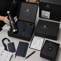 Ensemble cadeau pour conférencier avec logo personnalisé, comprenant une bouteille gravée, un carnet de notes de qualité supérieure, un stylo en métal, un porte-badge et une boîte cadeau
