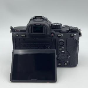 Appareil photo hybride professionnel <span class=keywords><strong>Sony</strong></span> <span class=keywords><strong>A7R</strong></span> III d'occasion avec objectif 28-70, appareil photo plein format d'occasion pour le vlogging, sortie haute définition 4K - Product Image 4