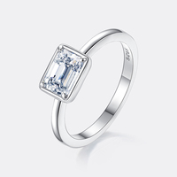 CZCITY Bague Classique Élégante pour Femme en Argent Sterling 925 avec Moissanite VVS D Taille Émeraude, Idéale pour Cadeaux de Mariage