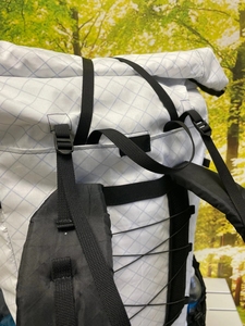 Zaino OEM 40-55L con Chiusura Roll Top per Escursionismo, Campeggio e Montagna, Impermeabile, Ecologico, Bianco - Product Image 4