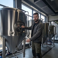 Équipement de micro-brasserie industrielle 10BBL 1000L, cuve de fermentation automatique, cuve sous pression, pompe PLC