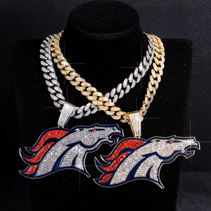 Collier tendance personnalisé en forme de pendentif en bambou plaqué or, entièrement serti de diamants, grand modèle, pour équipe de rugby Mustang, vente chaude transfrontalière - Product Image 2