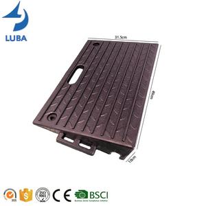 Dễ dàng cài đặt nhiệm vụ nặng nề 41*31.5*10cm cao su an toàn giao thông Xe bước thang tam giác Pad kerb đường lề đường đoạn đường nối - Product Image 6