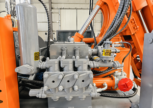 MCE1000 Impianto di Perforazione a Fune Completamente Idraulico, Alimentato a Diesel, per Esplorazione e Carotaggio Ultra Profondo ad Alta Coppia - Product Image 4