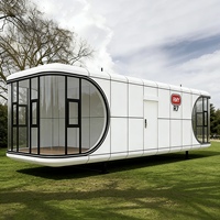 Villa conteneur de luxe inspirée d'une capsule spatiale, pour hôtels en montagne, forêt ou parc, idéale pour le glamping en éco-resort.