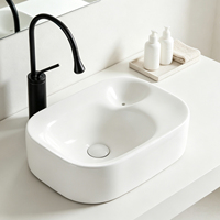 Conception avant-gardiste articles sanitaires blanc Surface lisse évier vasque en céramique évier en forme de roche comptoir salle de bain lavabo pour hôtel
