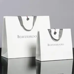 Benutzer definiertes Logo gedruckt Luxus Papiertüten Schmuck Armband Verpackung Geschenk Einkaufstasche mit Band schließen