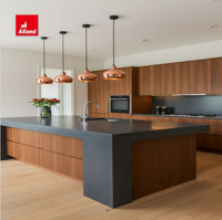 Meuble de cuisine Alland haut de gamme en bois de noyer naturel avec marbre noir de luxe pour rénovation de maison sur mesure