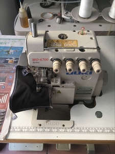 Máquina de Coser Overlock Industrial JUKIS 6714S Nueva, de Accionamiento Directo, 4 Hilos, para Coser Seda, Chifón y Encaje - Product Image 4