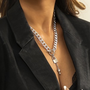 Inspire Jewelry - Collar de cadena con colgante de llave y bola de acero inoxidable para hombre, chapado en oro de 18 quilates, <span class=keywords><strong>minimalista</strong></span> - Product Image 3