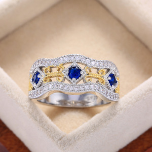 Anello da donna con motivo traforato bicolore, pietra scintillante, gioiello geometrico alla moda - Product Image 4