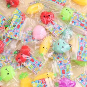 Jouets à presser colorés et mignons pour enfants, en forme de fruits, à récupération lente, jouets anti-stress, petits cadeaux - Product Image 1