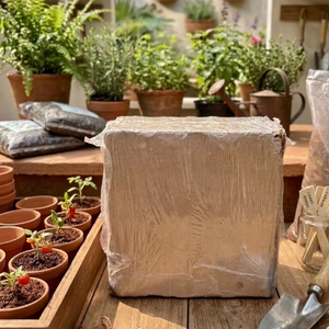 Bloque de Fibra de Coco 5kg 30 cm x 30 cm x 12-15 cm, Sustrato de Coco de Alta Calidad con Alto Contenido de EC, Apto para Sistemas Hidropónicos y Agricultura - Product Image 1