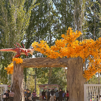 Décoration de porte de dinosaure animatronique d'intérieur, arbre simulé, portail pour centres commerciaux, espaces publics, écoles - Thème parc d'attractions