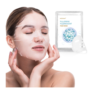 Maschera in Foglietto al Fullerene ad Alta Potenza Formato Viaggio per una Carnagione Luminosa e Giovane - Product Image 1