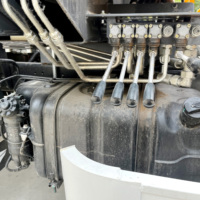 Bras télescopique multifonctionnel à flèche droite, stabilisateurs hydrauliques réglables Grue aérienne montée sur camion pour le levage de marchandises