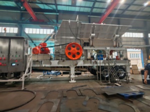Frantoio a Doppio Rullo Mobile TIANKE per Estrazione del Carbone con Controllo PLC, Motore AC, Capacità 2000 Tph per Cave di Pietra in Cina - Product Image 2