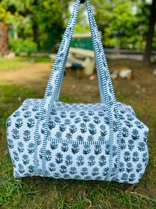 Sac de voyage rond matelassé en coton grande capacité avec poignée rembourrée, imprimé indien, et poches extérieures zippées - Product Image 2