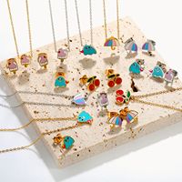 Ensemble de bijoux fantaisie pour enfants anti-ternissement avec collier et boucles d'oreilles à breloques émaillées mignonnes motifs crème glacée/parapluie/cerise/fantomme, vente en gros