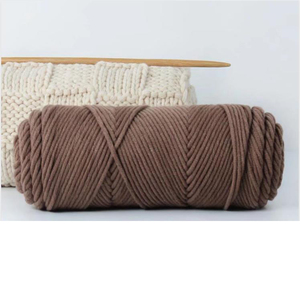 Fil à tricoter en laine épaisse et volumineuse pour le tricot à la main - Product Image 2