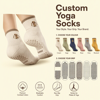 Chaussettes de yoga à logo brodé personnalisé pour femmes, fabriquées par un fabricant OEM, avec bordure tricotée, confortables, antidérapantes, en coton, pour le pilates en intérieur.
