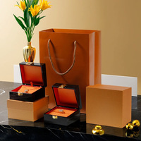Nouvelle boîte d'emballage de bijoux tendance de luxe en bois noir laqué brillant avec fermeture à boucle carrée ou rectangulaire pour la Saint-Valentin