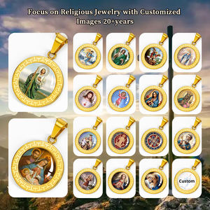 قلادة مطلية بالذهب عيار 18 قيراط من الفولاذ المقاوم للصدأ مع ميدالية دينية على شكل حرف T - Product Image 5