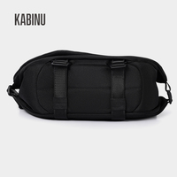 Sac bandoulière homme résistant à l'eau avec logo personnalisé, sangle inférieure, design léger, sac messager pour le quotidien, les voyages et les activités de plein air