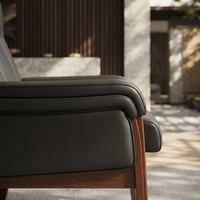 Chaise de bureau classique en cuir avec accoudoirs en bois massif, chaise d'invité à dossier haut pour salle de réunion de direction