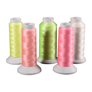 Fils supérieurs Nitelite Glow in the Dark Polyester 40 Wt <span class=keywords><strong>Fil</strong></span> à coudre Bobine <span class=keywords><strong>de</strong></span> 80 verges (vert) - Product Image 1