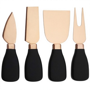 Ensemble de couteaux à fromage en cuivre avec manches noirs et accessoires durables pour planche à charcuterie - Product Image 1