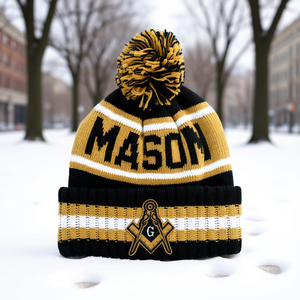 Gorro de Punto Unisex Mason, Negro con Pompón Dorado, Cálido para Invierno, con Puño, Logotipo Personalizado, para Adultos, Uso en Exteriores - Product Image 2
