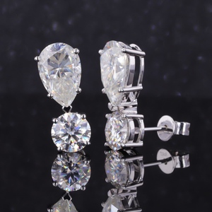 Серьги-подвески <span class=keywords><strong>Starsgem</strong></span> из твердого золота с муассанитом, грушевидной бриллиантовой огранкой и круглым муассанитом - Product Image 1