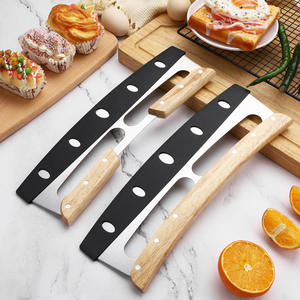 Cortador de <span class=keywords><strong>pizza</strong></span> Mango de madera Semi Redondo <span class=keywords><strong>Pizza</strong></span> Rock Acero inoxidable Corte de <span class=keywords><strong>pizza</strong></span> con cubierta protectora Cuchillo de cocina - Product Image 4