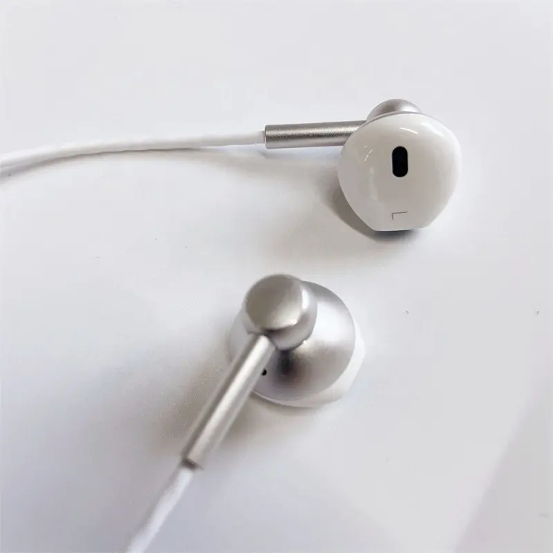 Voice changer Stereo Bass Metal 3.5mm Audio Plug Factory Hot Sale Built In Microphone Portable metal live streaming earphone