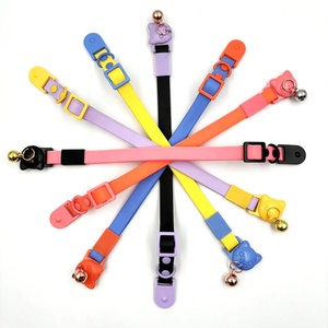 Correa de goma recubierta con logotipo personalizado, <span class=keywords><strong>collar</strong></span> de seguridad ajustable para gatos, pequeño, impermeable, de silicona, PVC, con campana, disponible - Product Image 1