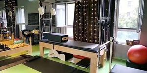 Máquina de yoga para uso doméstico, equipo de Pilates, reformadores, Pilates, Cadillac con trapecio, <span class=keywords><strong>precio</strong></span> de fábrica - Product Image 4