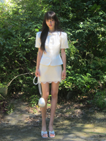 Ensemble deux pièces de haute qualité, style rétro français, avec haut à col et manches courtes dorées et jupe mi-longue en dentelle, robe d'anniversaire