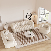 Sofá Minimalista Maxky de Lujo Estilo Francés en Tela Color Crema para Sala de Estar de Apartamento Pequeño, Terciopelo de Borrego Algodón de Azúcar