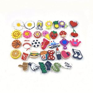 Vente en gros 2024 Breloques pour chaussures en forme de crotte 1000 pièces Grenouille de dessin animé en PVC Décorations personnalisées Cadeaux fantaisie Accessoires et pièces - Product Image 3