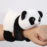 Panda en Peluche Bracelet-Main, Jouet Doux et Mignon, Petit Accessoire, Cadeau d'Anniversaire pour Filles