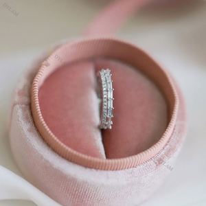 Anillo de Compromiso Dylam con Diamantes para Ella, Anillo de Boda Hecho a Mano en Plata con Iniciales Personalizadas para Parejas - Product Image 6