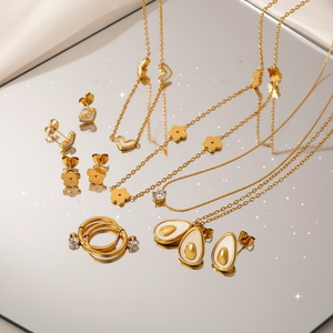 Ensemble de bijoux 3 pièces en forme de cœur, fleur et coquillage avec zircon, étanche, en acier inoxydable plaqué or 18 carats, comprenant boucles d'oreilles et collier pour femme - Product Image 1
