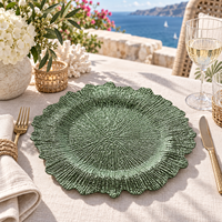 Assiette de présentation moderne texturée en plastique de 13 pouces avec finition gaufrée artistique pour la décoration de table d'hôtel, de mariage ou d'événement