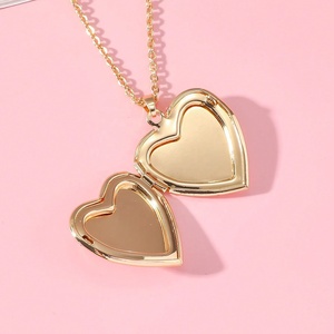 Article tendance : Collier pendentif cœur fait main en fleurs séchées « Ne t'oublie pas », plaqué or, en cuivre, avec photo personnalisée pour femme - Product Image 3