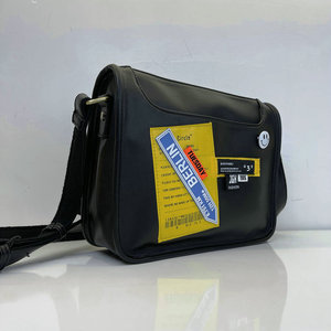 Elegante borsa a tracolla Ecoleather in pelle sintetica personalizzata con tracolla laterale laterale nera e morbida da uomo donna - Product Image 1