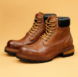 Botas Cortas de Estilo Británico a la Moda con Cierre, Punta Redonda y Cuero Tallado a Mano para Hombre - Product Image 5