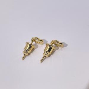 Boucles d'oreilles clous en forme de fleur à quatre feuilles en laiton plaqué or classique Tianyu Gems pour femmes - Product Image 4