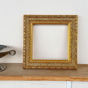Cornice Dorata in Legno Stile Retrò Europeo e Americano, Decorazione Murale Ecologica Fatta a Mano, Cornice per Foto - Product Image 1
